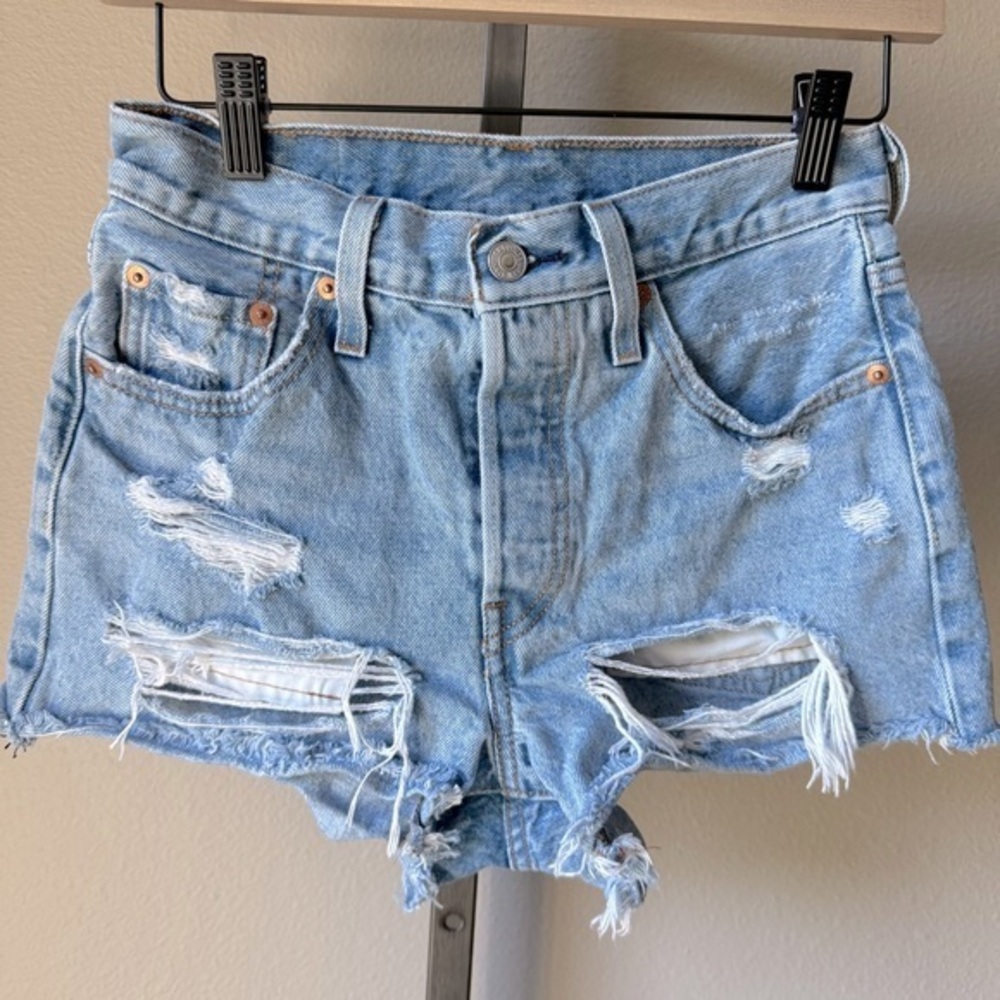 Levi’s 501 distressed button fly shorts size 25